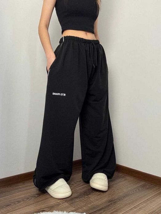 Жіночі весняні штани супер оверсайз широкі вільні с затяжками знизу