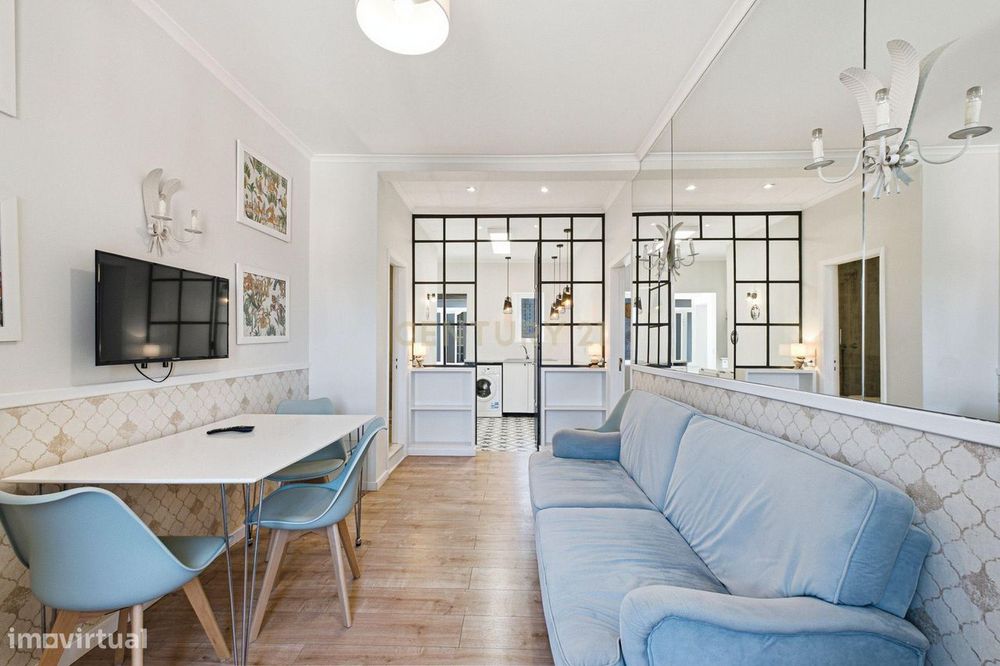Apartamento Renovado com Vista para o Rio em Oeiras
