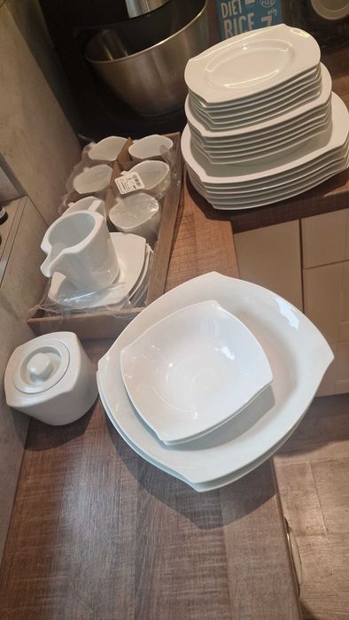 naczynia komplet talerzy serwis obiadowy i kawowy