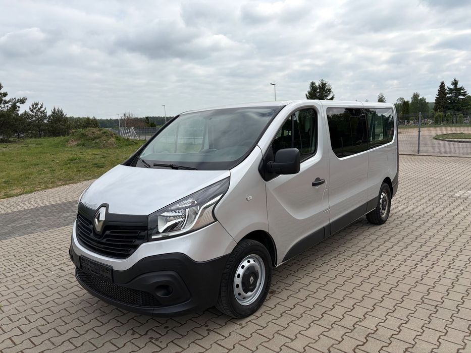 Renault Trafic Długi 9 osobowy uszkodzony 141 tys.km