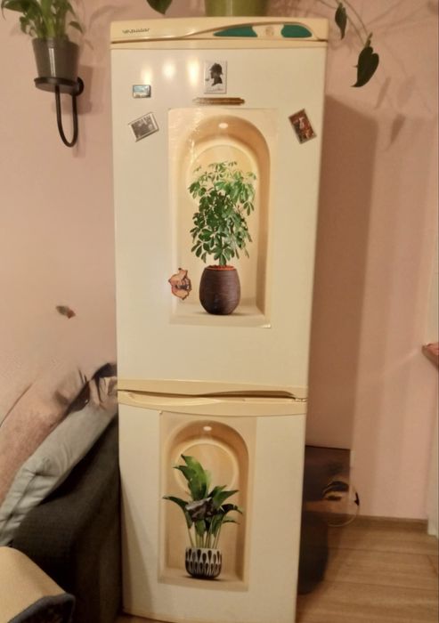 Lodówko zamrażarka - dziala bez problemu .