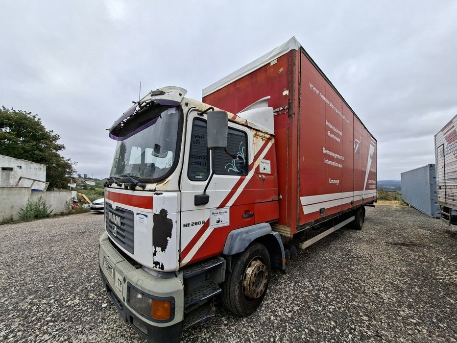 Camiao MAN M2000 caixa fechada box