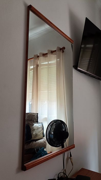 Mobiliário de quarto em pinho mel
