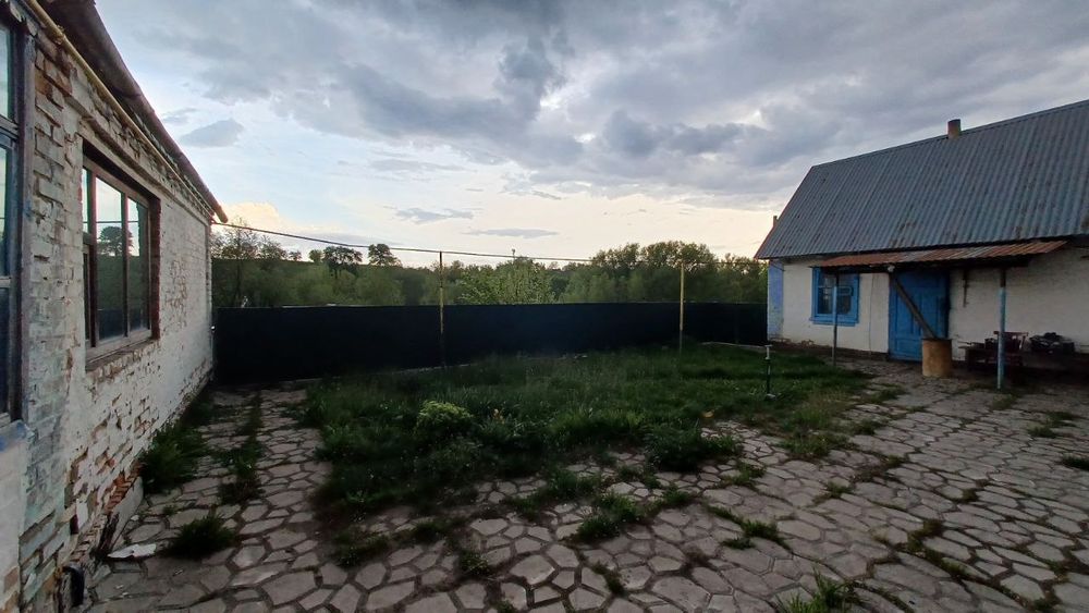 Продаж будинку в с. Озерна з виходом до річки