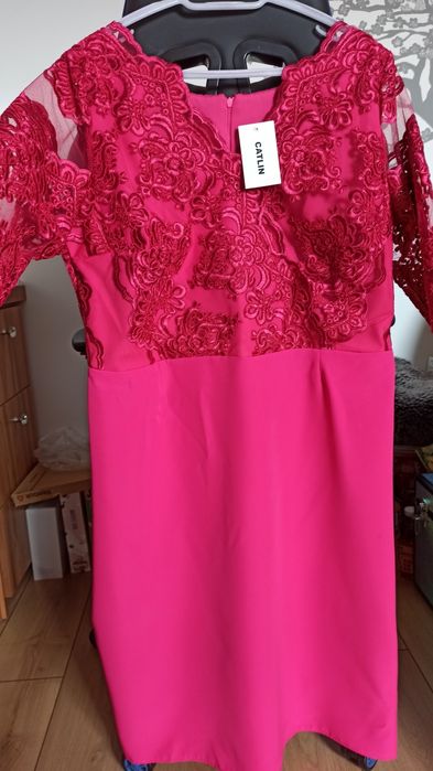 Nowa sukienka koronkowa amarantowa Catlin 52