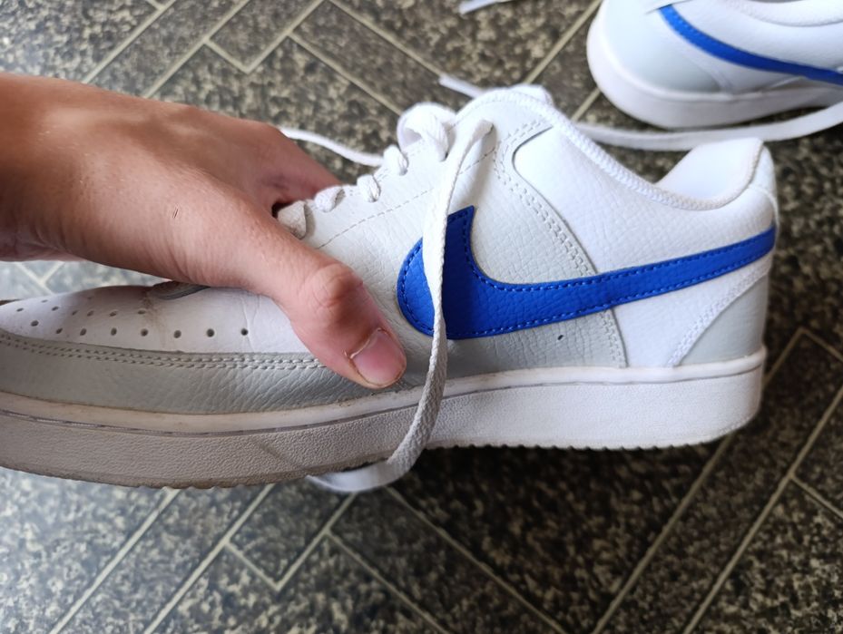 Продаю оригінальні кросівки Nike 42 розмір Відправляю тільки новою пош