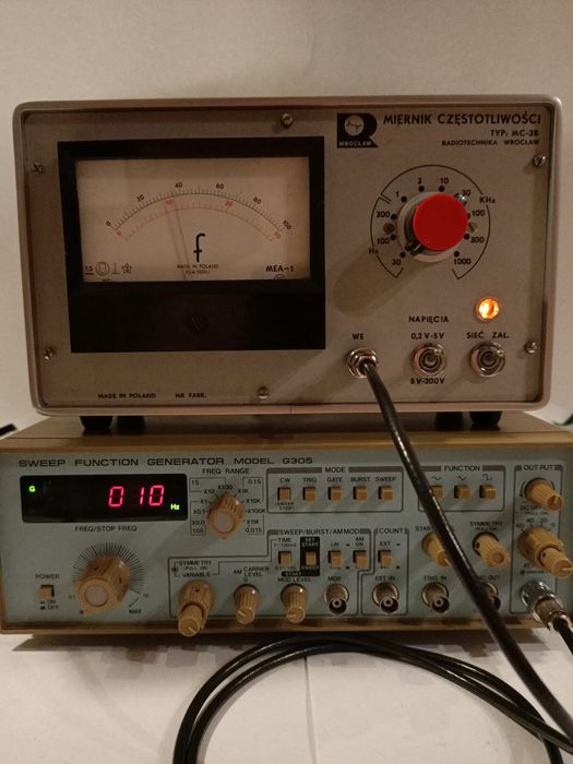 Stary miernik częstotliwości MC-3B.