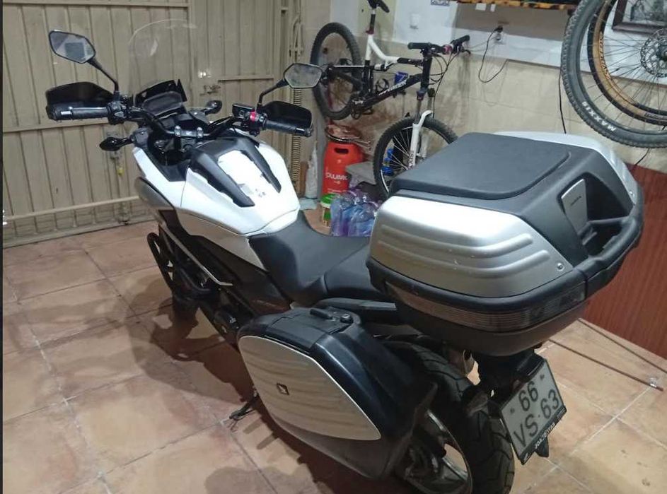 Honda NC750 Moto de garagem praticamente nova