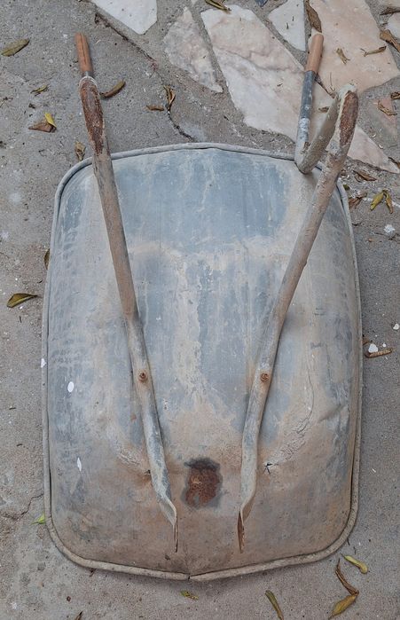 Carrinho de mão para reparação