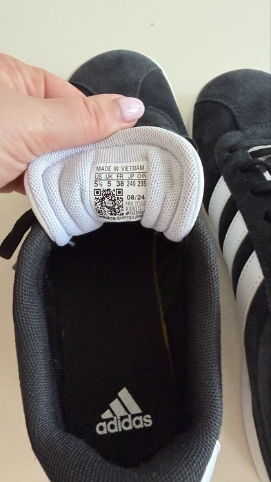 Продам Кросівки Adidas