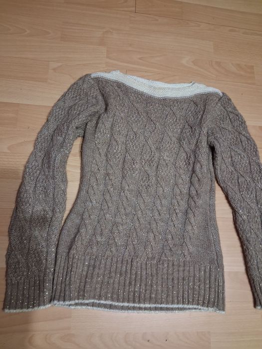 Sweter.  brązowy