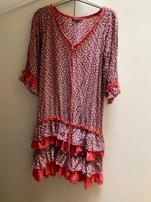 Pedro del Hierro feminine dress - elegant & flattering (Vestido feminino Pedro del Hierro - elegante e favorecedor)