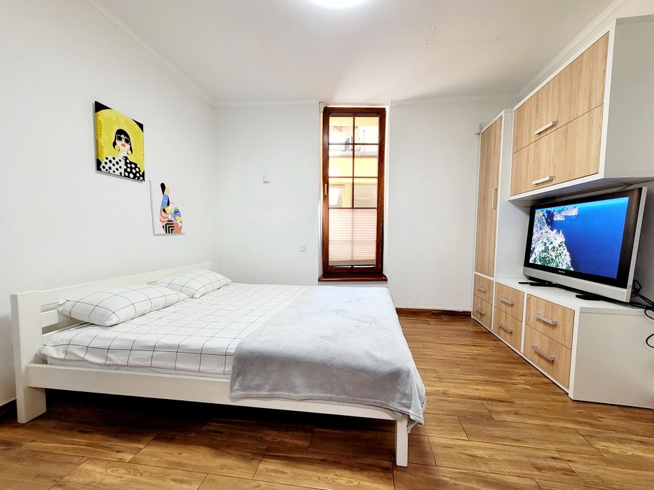 Подобово Львів , центр, пл. Я.Осмомисла, поруч пл. Ринок. Оперний.