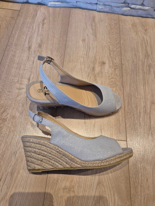 Srebrne espadryle na lato