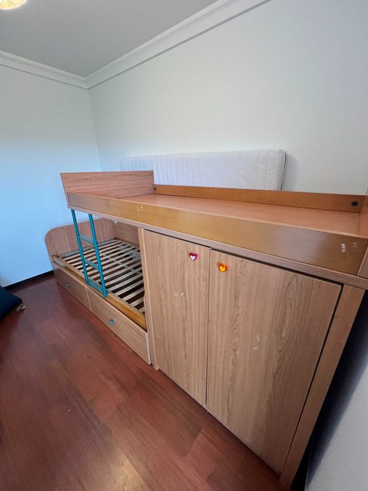 Beliche com Roupeiro e 2 Gavetões (1,90m x 0,90m)