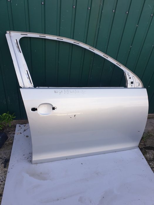 Двері передні праві  wolkswagen golf 5 6 комбі Оригінал