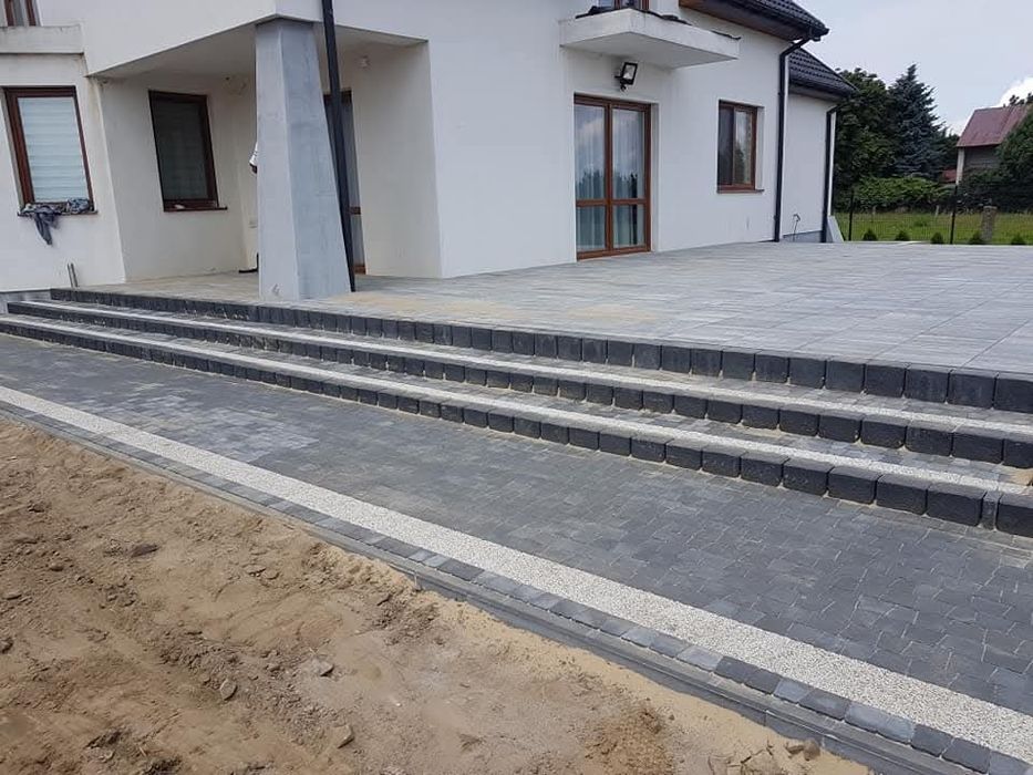 Układanie kostki i galanterii betonowej 
.