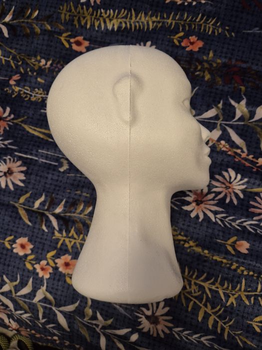 Cabeça esferovite com 29cm( Nova )