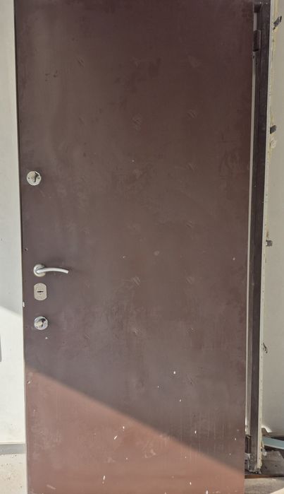 Двері вхідні металеві з коробкою