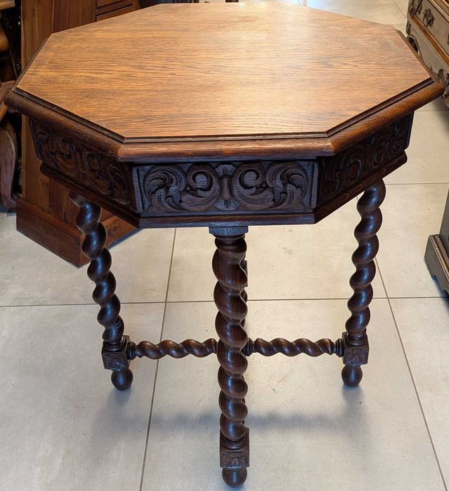 Bardzo ładny dębowy mały stół,stolik