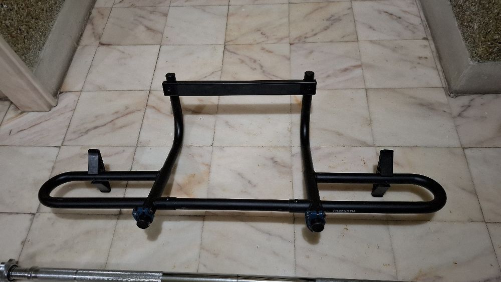 Barra de rosca musculação 155cm x 28mm Grip de 31mm. Barra desmontavel + Barra elevação porta amovível e com regulagem