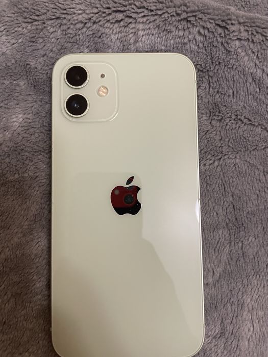 Продам Iphone 12