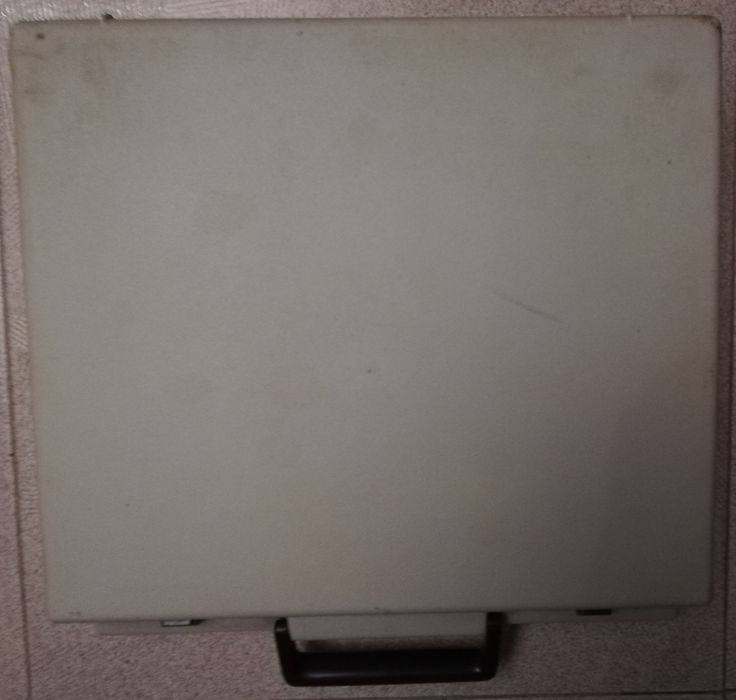 Máquina de Escrever Portátil Antiga "Olympia" Made in Western Germany