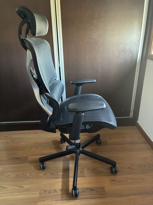 Cadeira de escritório ergonómica de malha com suporte lombar, encosto alto, apoio braços ajustavel