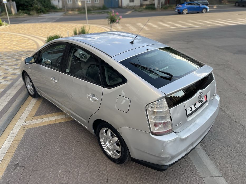 Toyota Prius /на уверенном ходу!!