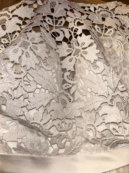 Весільна вишукана сукня