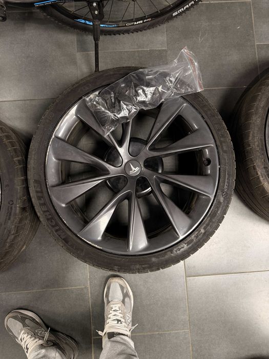 Комплект дисків R21 Tesla Model S + шини Michelin Pilot Sport 4S