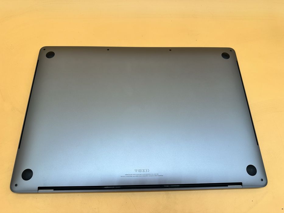 Macbook pro 2019 16 дюймів i7 512gb ssd a2141