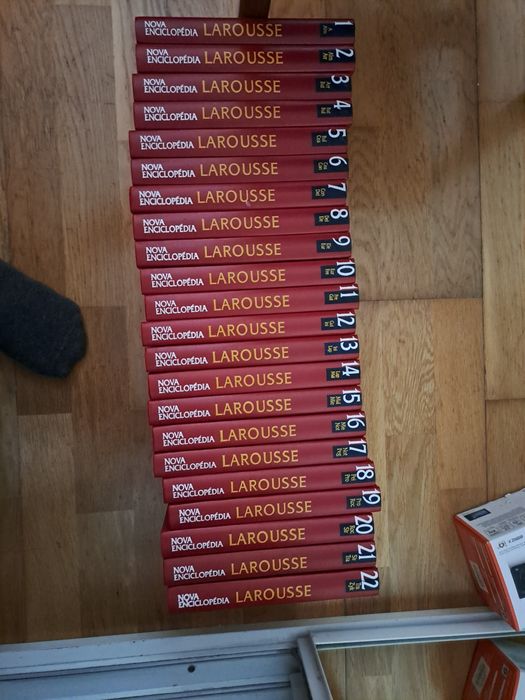 Nova Enciclopédia LAROUSSE 22 livros