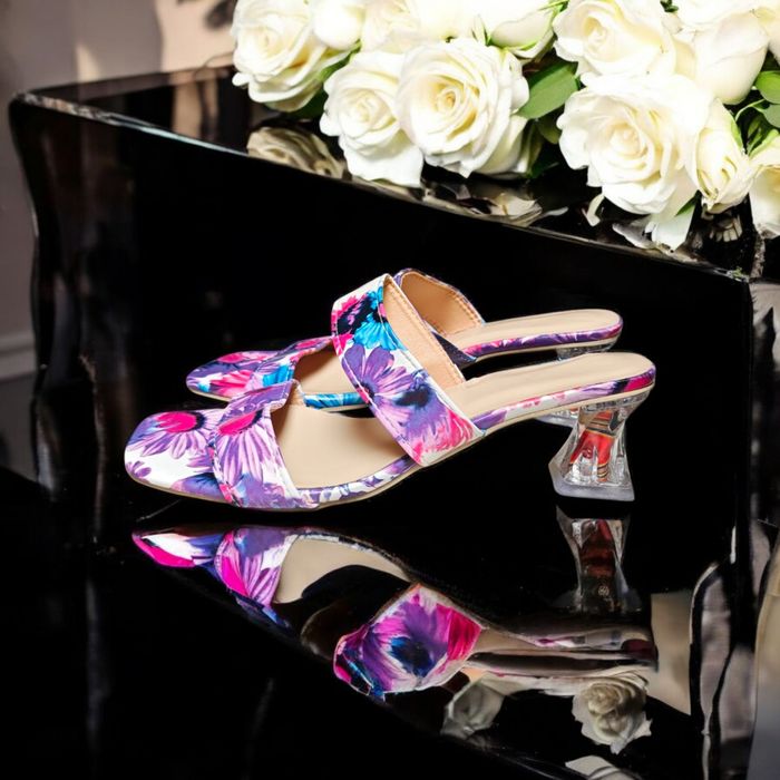 Nowe klapki damskie w kwiaty na przezroczystym obcasie efektowne wygod
