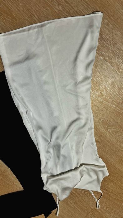 Біла атласна сукня, неймовірно ніжна та жіночна S-M