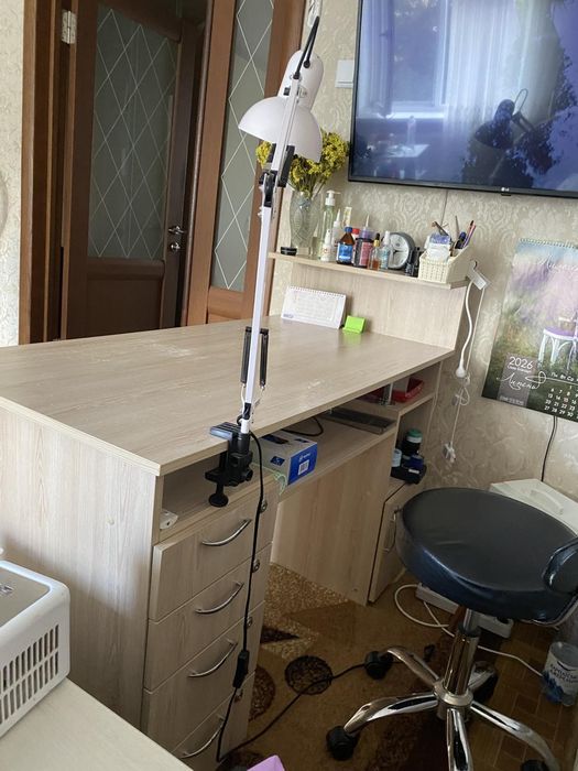 Манікюрний стіл для майстра
