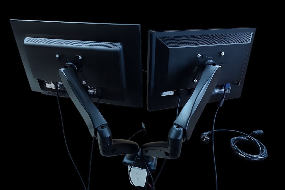 Suporte Duplo com monitores ASUS– Ajustável e Profissional