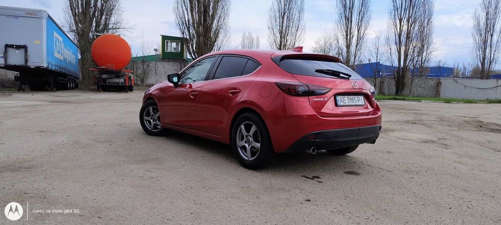 Mazda 3 2014 года 2.0 очень хорошее состояние.