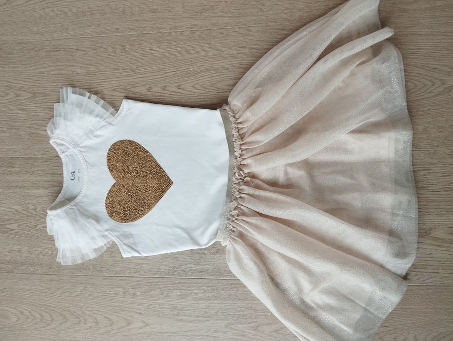 Komplet spódniczka z bluzka i sweterkiem