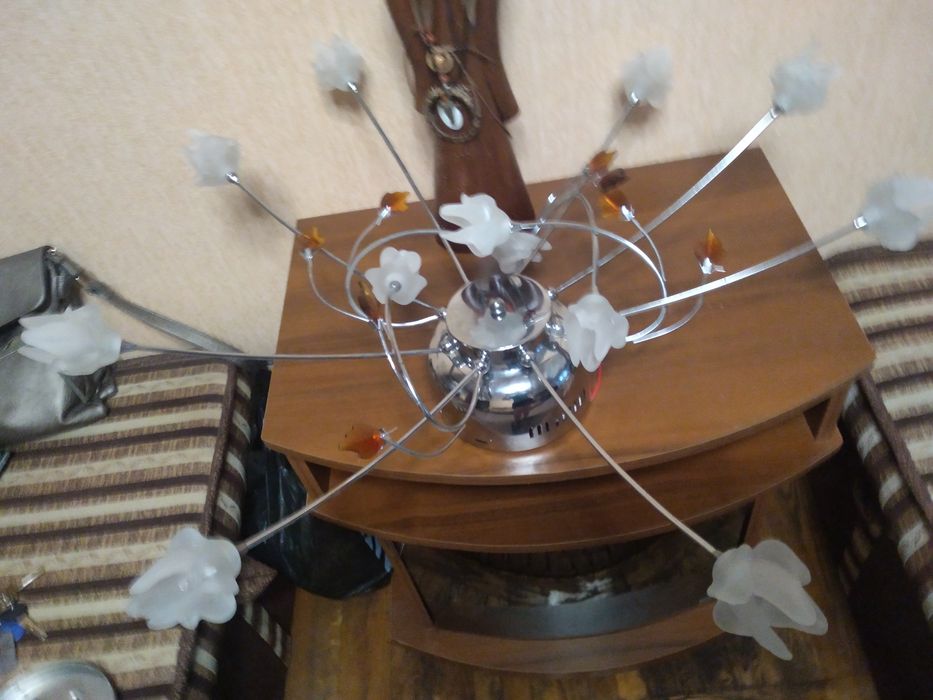 Люстра 500грн., потолочна, стильна з гелогенними лампочками