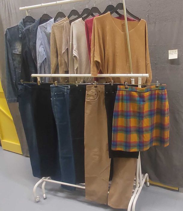 LOTES DE ROUPA 2a MÃO EM BOM ESTADO DE SENHORA