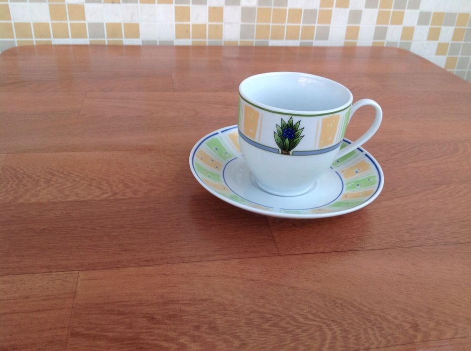 Conjunto de 4 chávenas de chá com Pires Novo na Caixa