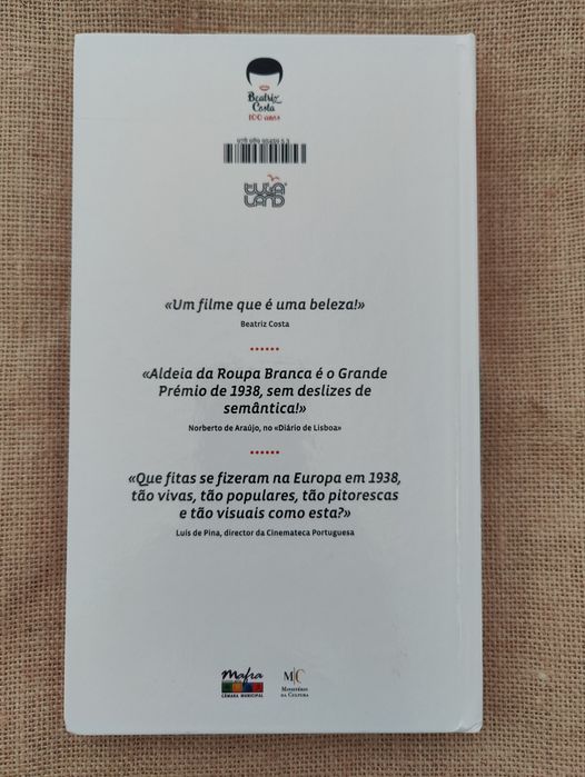 Livro "Beatriz Costa 100 anos, aldeia da roupa branca"