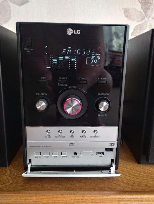 Музыкальный центр LG