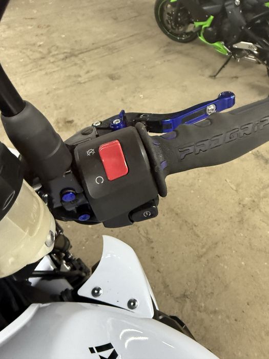 Мотоцикл Kawasaki Z750 из Японии Кавасаки Зет 750