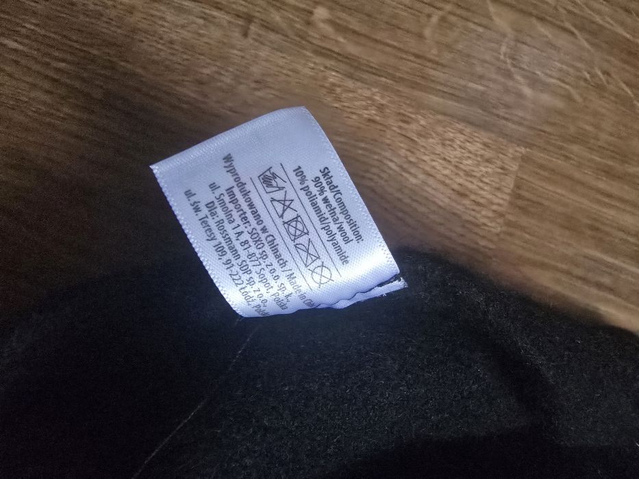 Wełniany beret i bawełniane rękawiczki damskie