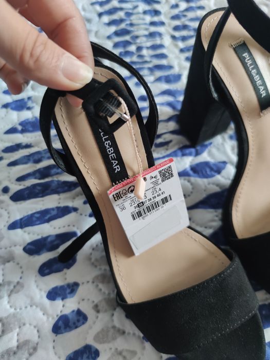 Sandália preta pull