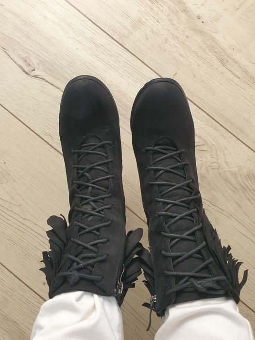 Wiosenne czarne botki na obcasie