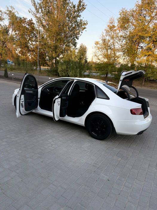 AUDI A4 Офіційне авто
