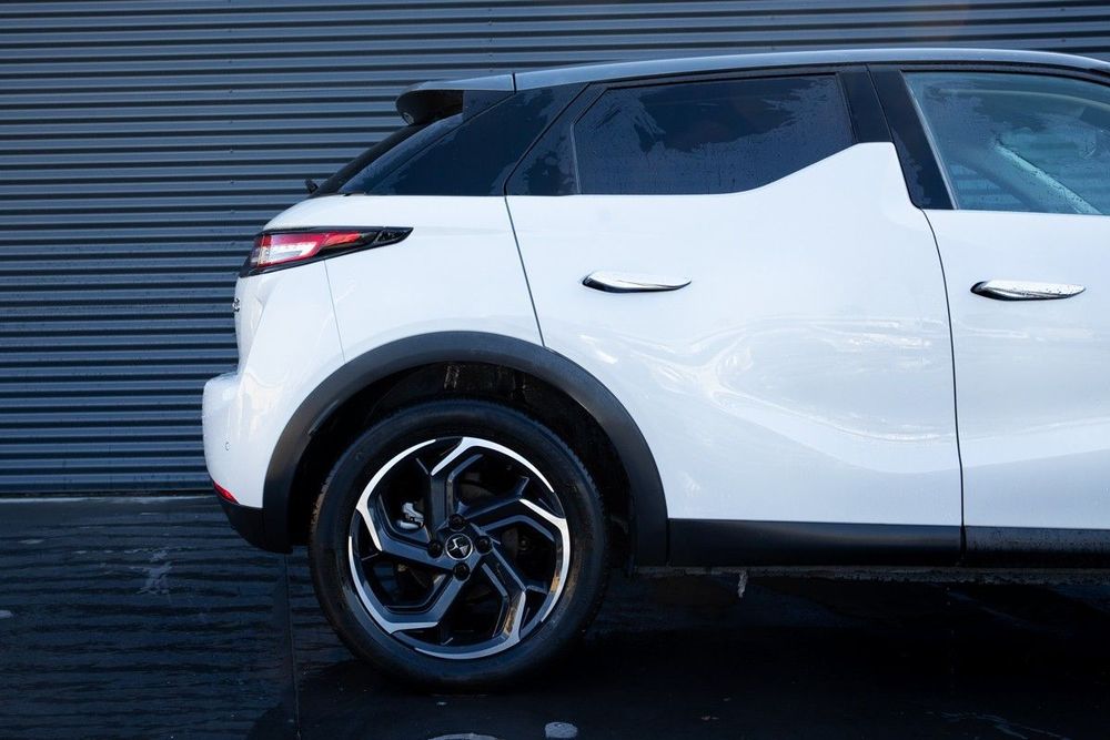 DS DS3 Crossback E-Tense Roofs of Paris